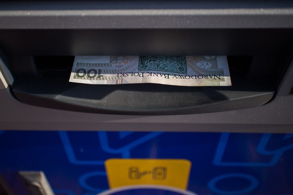 Penarikan tunai kartu kredit di ATM