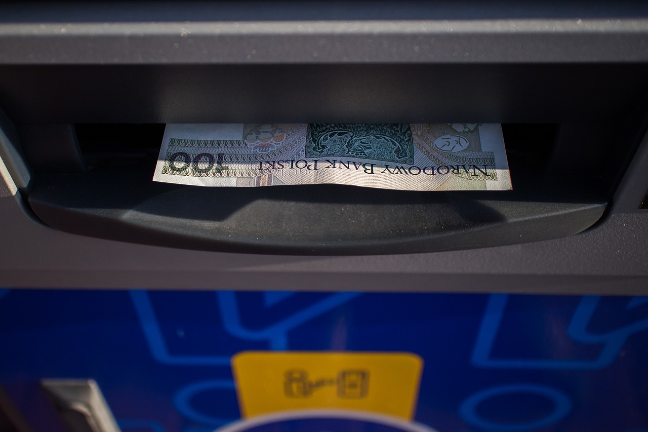 Penarikan tunai kartu kredit di ATM